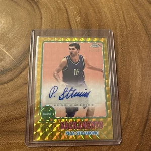 2024-25 Topps Chrome - 1973 Topps Autographs Peja Stojakovic #73TA-PS Gold 42/50 - Foto 1 di 3