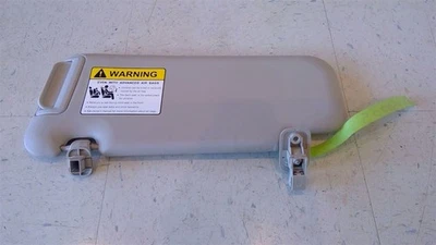 Parasol derecho pasajero sin iluminación gris se adapta a 14-18 MAZDA 3 114107 Foto 1 de 4