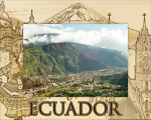 Marco de fotos de madera grabado con láser de Ecuador (5 x 7) - Imagen 1 de 2