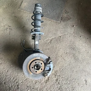 AUDI A1 S LINE FEDERBEIN RADNABE VORNE FAHRERSEITE RECHTS 1.6 D 2010-2015 - Bild 1 von 12