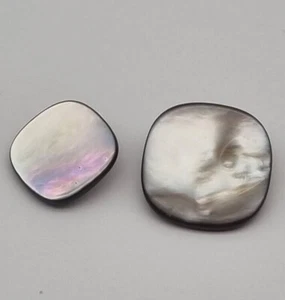 Grauer Perlmutt Knopf 20-26 mm Quadrat / Mother-of-Pearl Button Bouton Nacre D17 - Bild 1 von 4