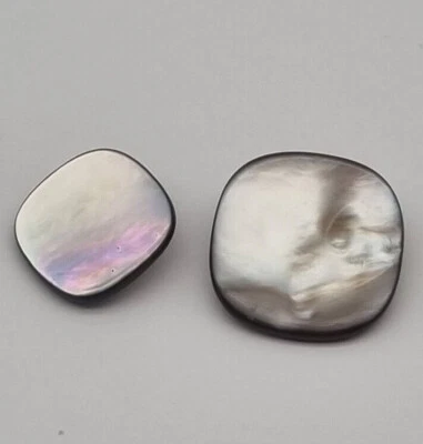 Grauer Perlmutt Knopf 20-26 mm Quadrat / Mother-of-Pearl Button Bouton Nacre D17 - Bild 1 von 2