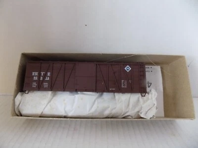 40 FOOT OUTSIDE BRACED BOX CAR FOR ERIE RR. BY ACCURAIL HO  NIB - Image 1 of 4