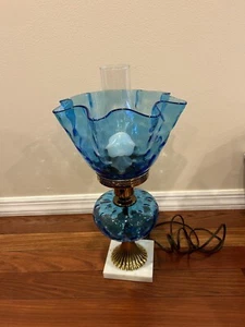 Vintage Fenton blau Taschentuch Glas Lampe Stube Nachttisch Hurrikan Akzentlampe - Bild 1 von 15