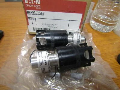 2) NEW EATON CROUSE HINDS DEV30J3 LED EXPLOSION PROOF PILOT LIGHT GREEN LOT OF 2 - Image 1 of 4