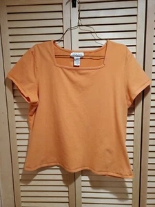 Orangefarbene Damen-T-Shirts, Etikett sagt XL, passt aber eher wie Medium, von Chadwick - Bild 1 von 3