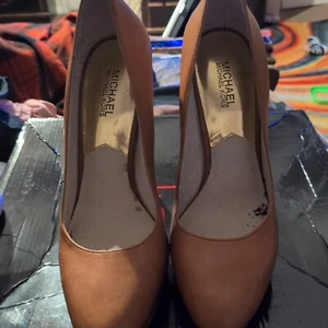 Michael Kors High Heels 1/2- Colored In Tan/ Brown Sized In 11 Us - Picture 1 of 9