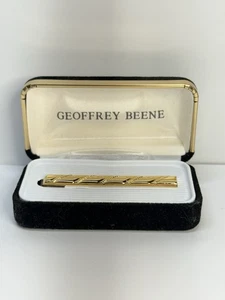 Geoffrey Beene Vintage Gold Tone Tie Clip - Picture 1 of 4