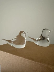 Vintage 2 - fermacarte statuine Wedgwood Inghilterra vetro artistico trasparente uccellini soffiato a mano - Foto 1 di 11