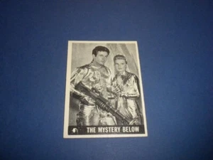 LOST IN SPACE #9 Topps 1966 card - U.S.A. vintage tv sci-fi THE MYSTERY BELOW - Picture 1 of 5
