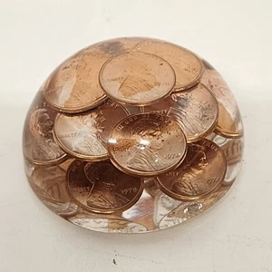 Pisapapeles Penny 1978 en acrílico transparente 2,5" de ancho x 1,25" de alto - Imagen 1 de 5