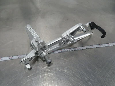 EB909 2006 06 BMW K 1200 R DERECHA DERECHA DERECHA ESTRIBA DELANTERA Y MONTAJE Foto 1 de 4