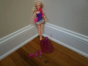 Muñeca Jem Rock n Curl 1985 con soporte micrófono Hasbro - Imagen 1 de 9