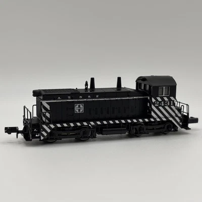 N scale Life-Like AT&SF SW9/1200 Loco #7854, road #2431 New  never run - Image 1 of 4