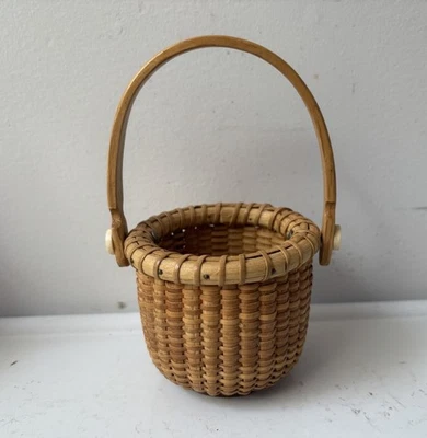 Небольшая корзина ручной работы Nantucket с датированным пенни - Изображение 1 из 4