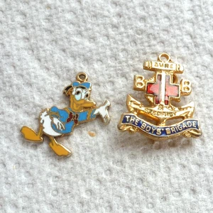 Vintage 1950s Boys Brigade Badge + Donald Duck Disney Charm Enamel Badges - Picture 1 of 3
