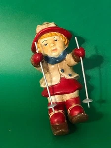 Decorazione natalizia vintage in ceramica bambina sugli sci alta 4" - Foto 1 di 6