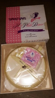 NOVO SELADO AMARELO BEBÊ PRATO QUENTE JANTAR GARFO CURVO COLHER SUCÇÃO TOMMEE TIPPEE  - Imagem 1 de 4