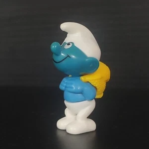 Vintage Kinder Ferrero Figure - Garden Smurfs (1996): Smurf with Basket (K97-67) - Picture 1 of 6