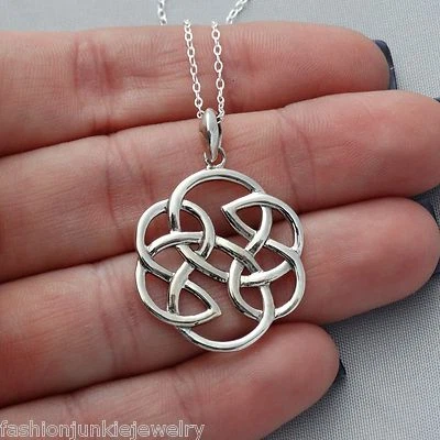 Collar Colgante Nudo Celta - Plata de Ley 925 - Infinito Amor Irlandés Trinidad Foto 1 de 2