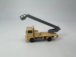 Wiking HO Scale hellbraun beige Kranwagen Nutzfahrzeug mit Ausleger Germany - Bild 1 von 6
