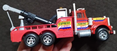 Camión grúa Majorette Kenworth Red Express resistente fundido a presión, 1/47 Foto 1 de 4