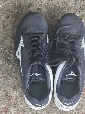 Boys Cleats  Size 4.5 - Image 1 of 4