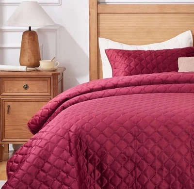 3 Pcs Quilt Set with Pillowcases, Lightweight Bedspread, Extra oversized king - Image 1 of 4