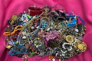 Vintage To Current Costume Jewelry 1 Pound Lot - Picture 1 of 7
