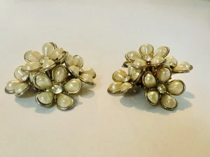 1950's CORO Vintage Goldtone Pearly Flower Cluster Rhinestone Clip On Earrings - Picture 1 of 5