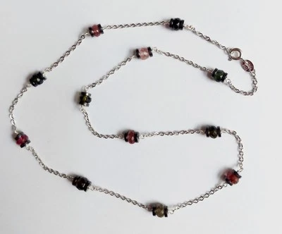 Collana in argento 925 con tormaline naturali verdi e rosa e dischi di ematite  - Immagine 1 di 4