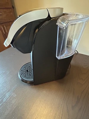 Keurig 2.0  K200 Cup or Carafe Brewing System (Coffee Machine)  and accessories  - Image 1 of 4