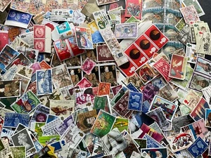 GB STAMPS 5,000 GB Used Charity Kiloware Stamps, Good Variety off paper CRAFTING - Imagen 1 de 4