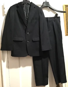 Chaps Boys 2 Piece Suit, Blazer & Pants Navy Blue Pinstriped Sz 8 EUC - Picture 1 of 9