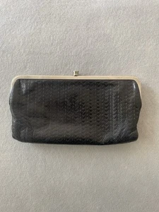 Portafoglio pieghevole Hobo International in pelle nera goffrata organizer pochette - Foto 1 di 8