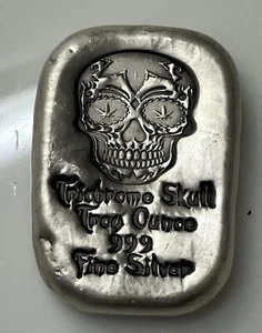 Pit Bullion 1 oz Trichrome Skull 999 Fine Poured Silberbarren - Bild 1 von 3