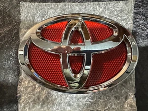 Toyota Genuine Mark Emblem 75312-02050 BA 75301-02040 AS8 - Picture 1 of 2