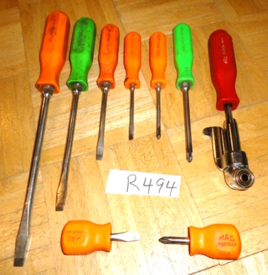 MAC TOOLS 9 PIECE MULTI COLOR HANDLE HARD HANDLE MIXED SCREWDRIVER SET - Image 1 of 4