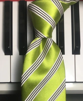 COUNTESS MARA / Corbata de satén de seda lima de lujo con rayas en blanco perla y negro Foto 1 de 4
