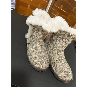 Muk Luks Damen kuschelige Zopfmuster Kunstfell gefütterte Stiefel Hausschuhe Größe Small - Bild 1 von 6