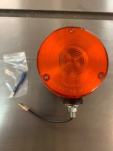 John Deere 670/ 770/ 790/ 870/ 970/ 990/ 1070 Tractor Rear Fender Flasher Lamp - Picture 1 of 3