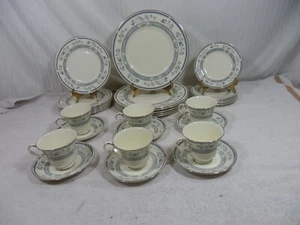Set of 30  Pieces  Minton Penrose - Picture 1 of 14