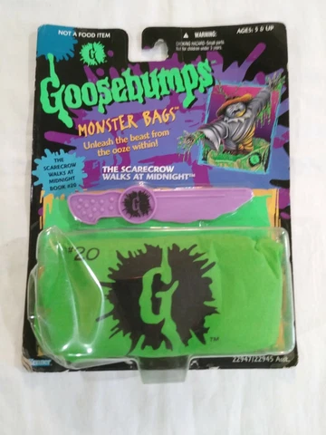 R.L. Stine Goosebumps MONSTER BAGS  #20 SCARECROW WALKS AT MIDNIGHT MINT ON CARD Cover