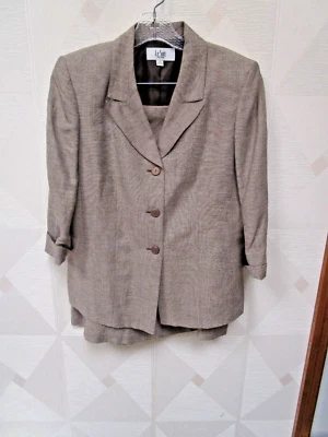 LE SUIT-BEIGE-COLLAR-LINED-3/BUTTON 裙套装-尺寸-12P-全新-200.00 美元 — 第 1/3 张图片