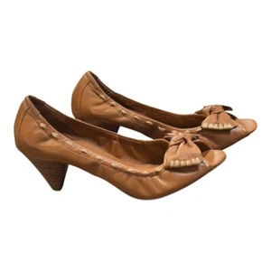 B. Makowsky Leather Peep Toe Heels Bow Detail Tan Brown Women Size 8.5M - Picture 1 of 13