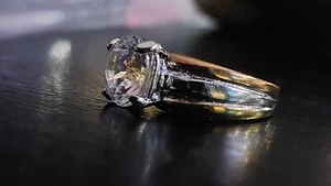 Vintage Kostüm Mode Schmuck Ringe 18KT GE Kubik Zirkonia Gold Silber Band - Bild 1 von 3