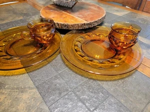 De colección Años 70 Indiana Glass Kings Corona Huella Pulgar Ámbar Snack 2 Juegos - Imagen 1 de 5