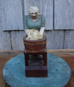 ALTE HOLZSCHNITZEREI FRAU WASCHWANNE VOLKSKUNST ANTIK PRIMITIV - Bild 1 von 4