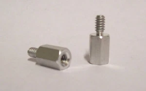 Lot of 100 Circuit Board Hardware Standoff Extensions 1/4 HEX 3/8 #6-32 Thread - Picture 1 of 1