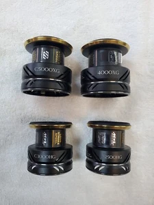 SHIMANO SUSTAIN FJ SPINNROLLE ERSATZSPULE (GRÖSSE WÄHLEN) BRANDNEU KOSTENLOSER VERSAND - Bild 1 von 6